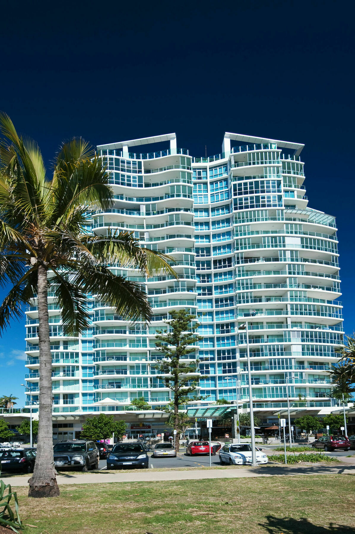 Reflection On The Sea Hotel Coolangatta Exterior photo